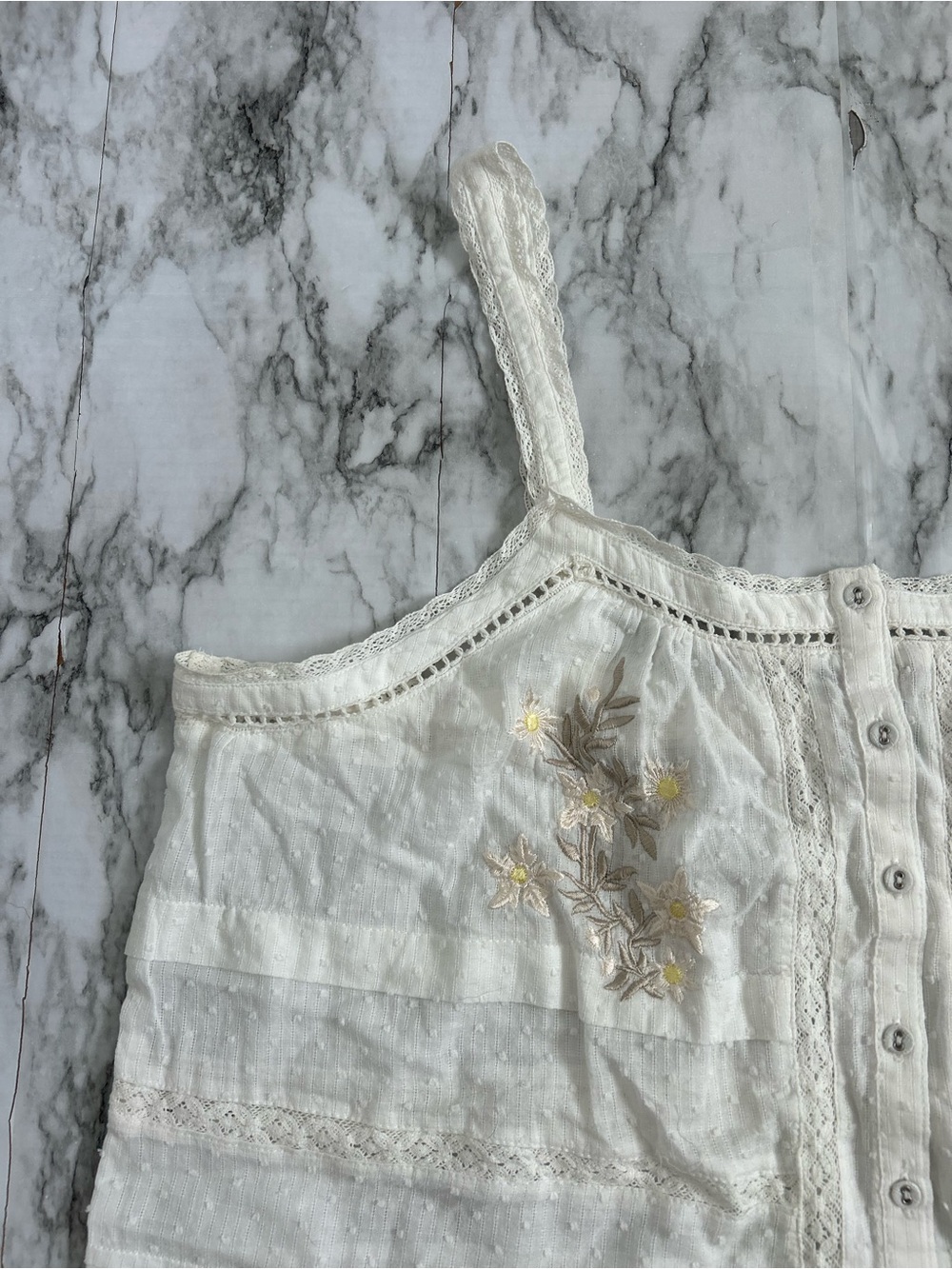 Sundance | women’s size XL Daisy floral embroidered, eyelet button front tank - Picture 3 of 11